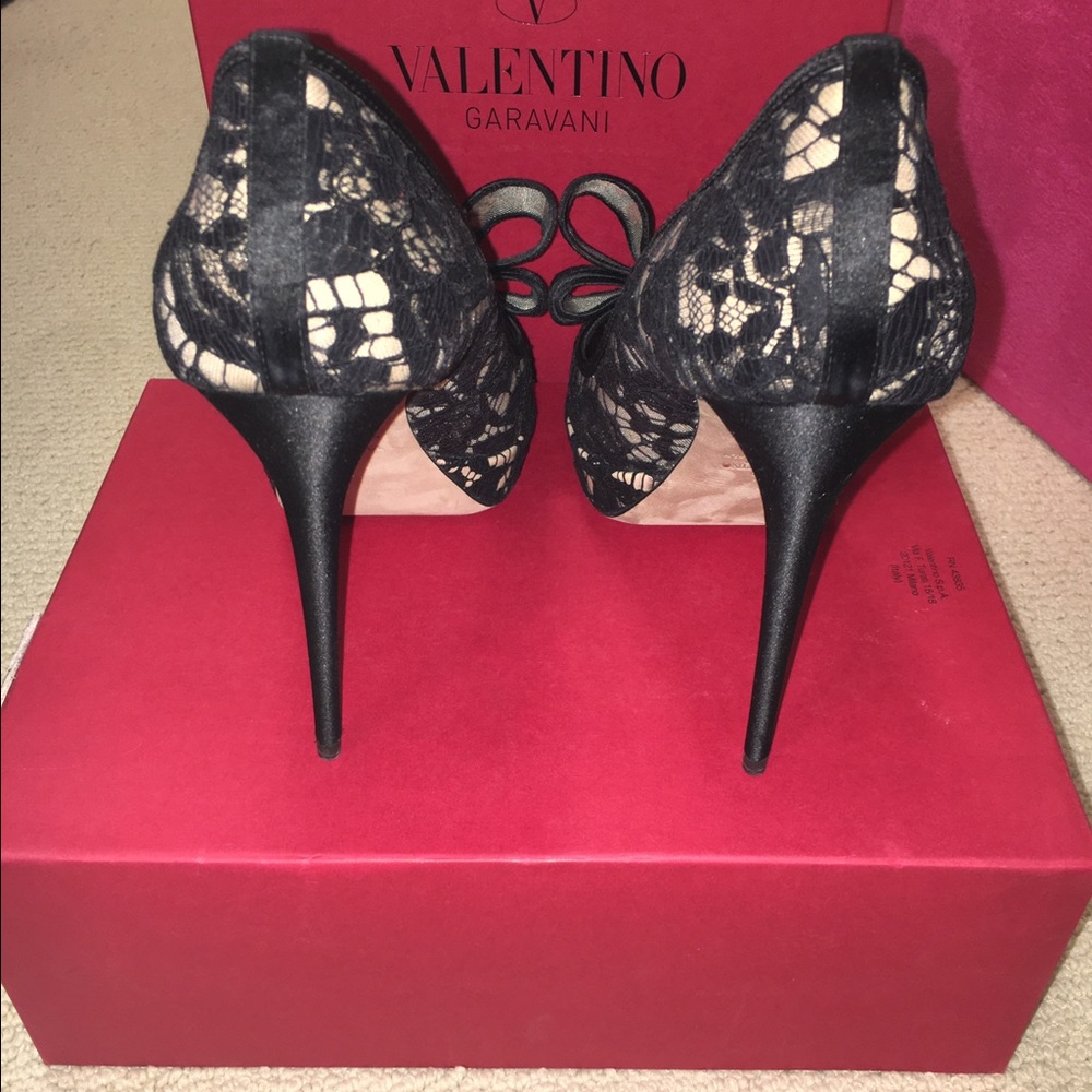 VALENTINO Stunning lace heels - Picture 2 of 4